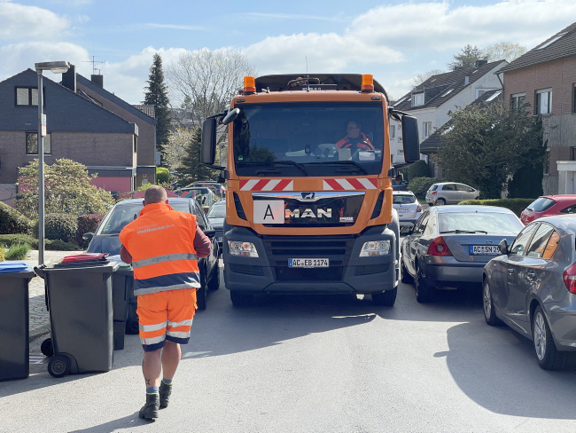 M&uuml;llabfuhr im Morillenhang